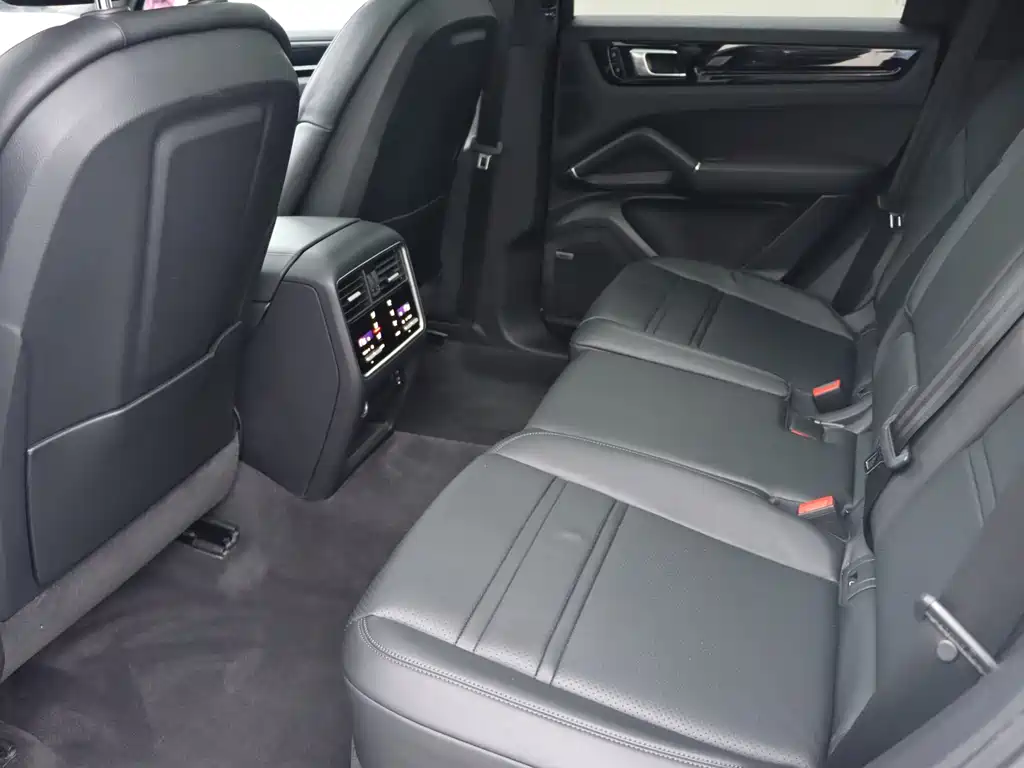 Porsche Cayenne — миниатюра 13