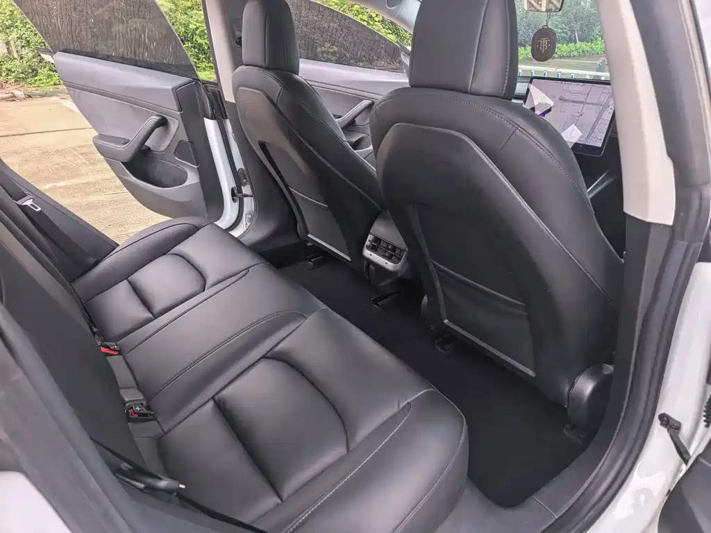 Tesla Model 3 — миниатюра 10