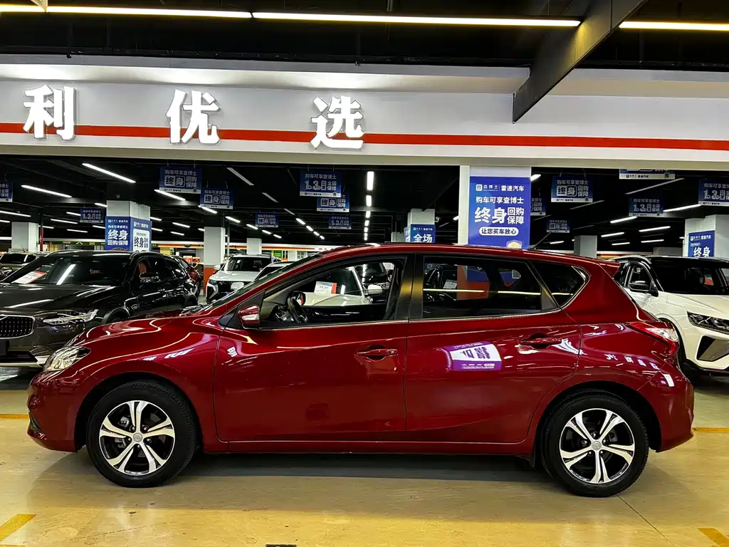 Nissan Tiida — миниатюра 4