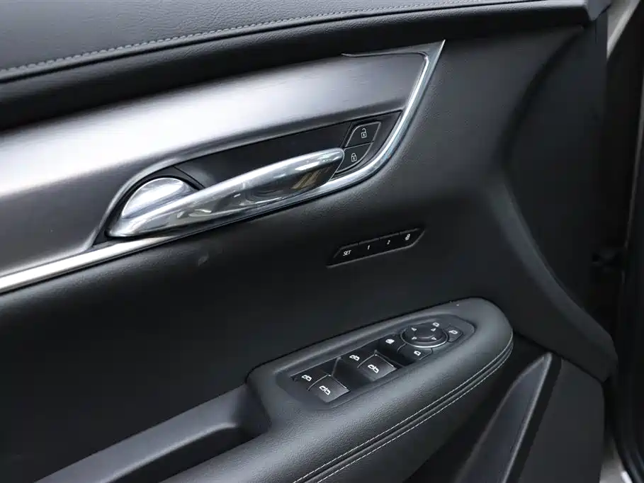 Cadillac XT6 2021 2.0T мест