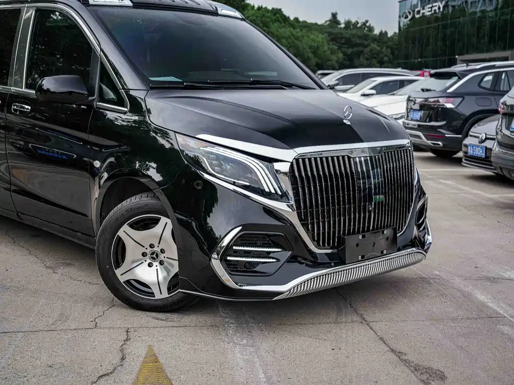 Mercedes-Benz Vito 2023 2.0T Elite 7 мест