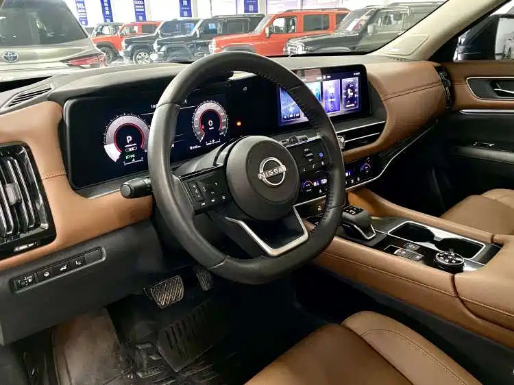 NISSAN EXPLORING THE LAND