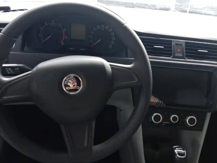 Skoda Rapid — миниатюра 13