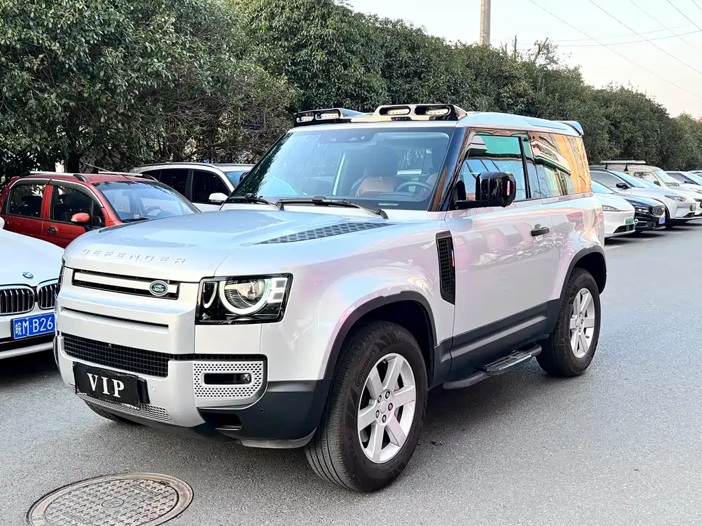 Land Rover Defender 2023