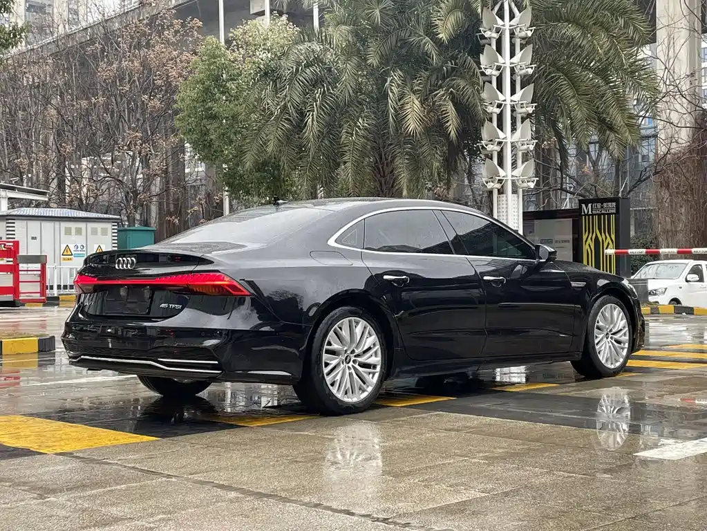 AUDI A7L
