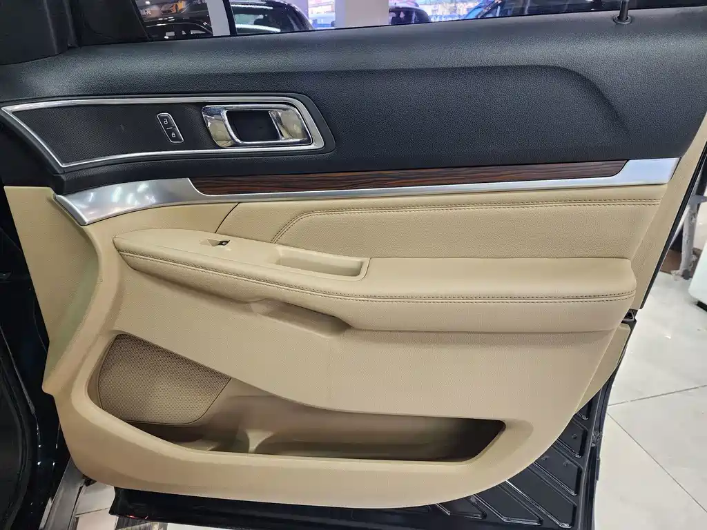 Ford Explorer (Import) — миниатюра 13