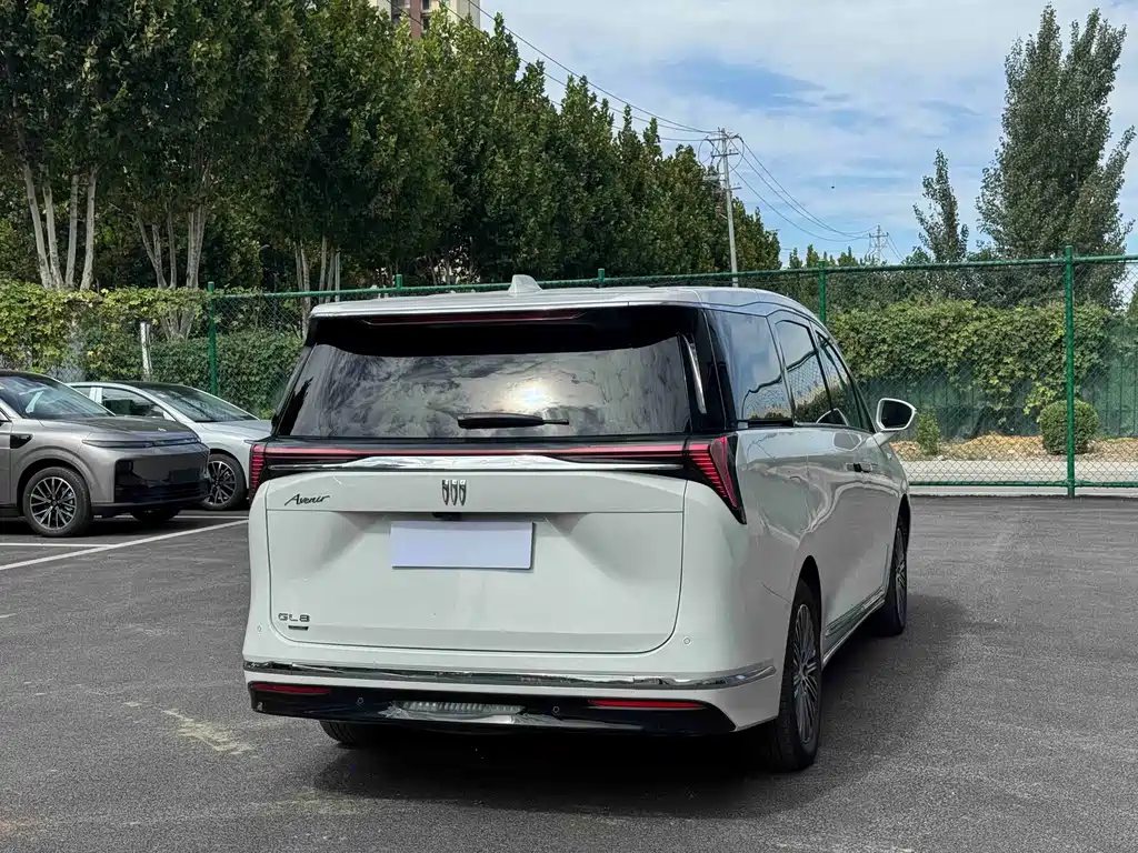 Buick GL8 Hybrid — миниатюра 5