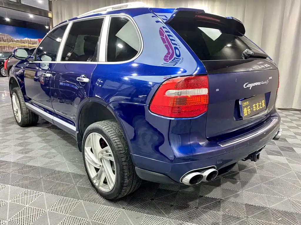 Porsche Cayenne — миниатюра 5