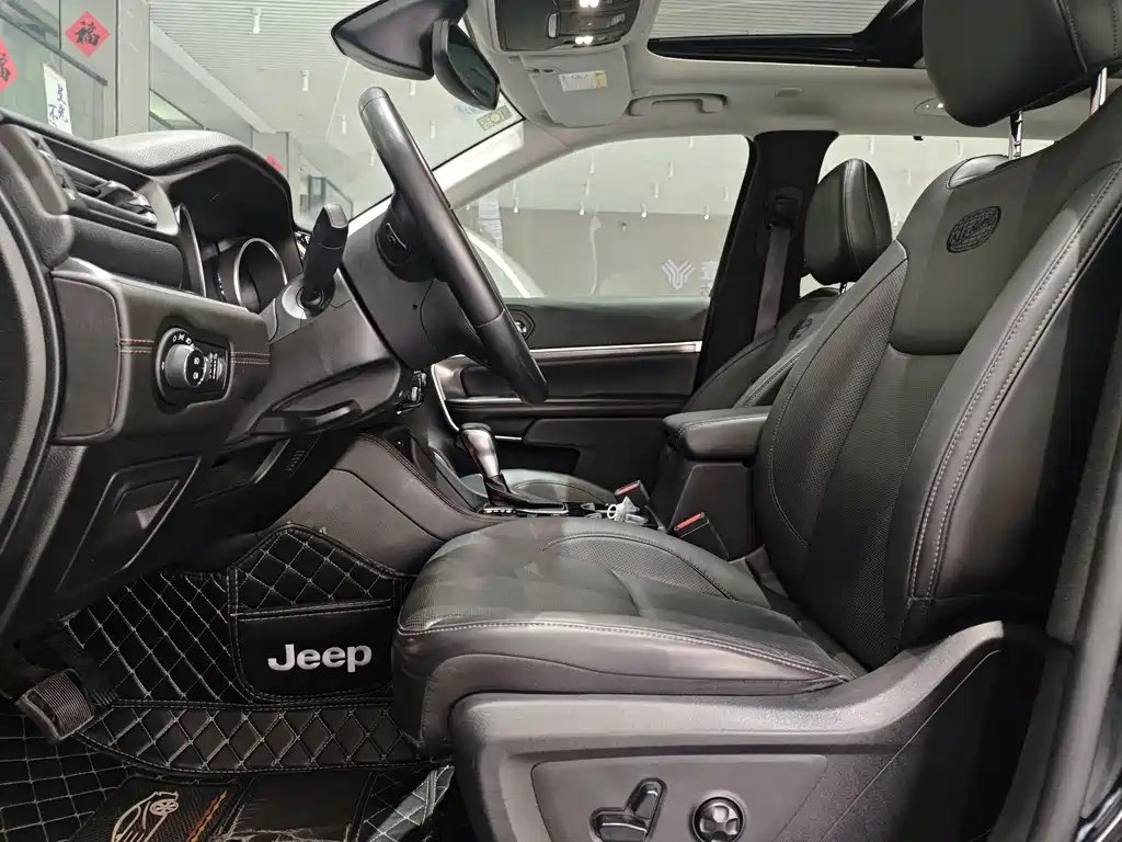 JEEP GRAND COMMANDER