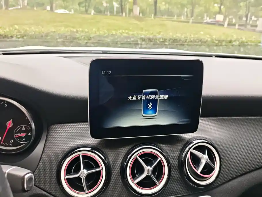 Mercedes-Benz GLA — миниатюра 13