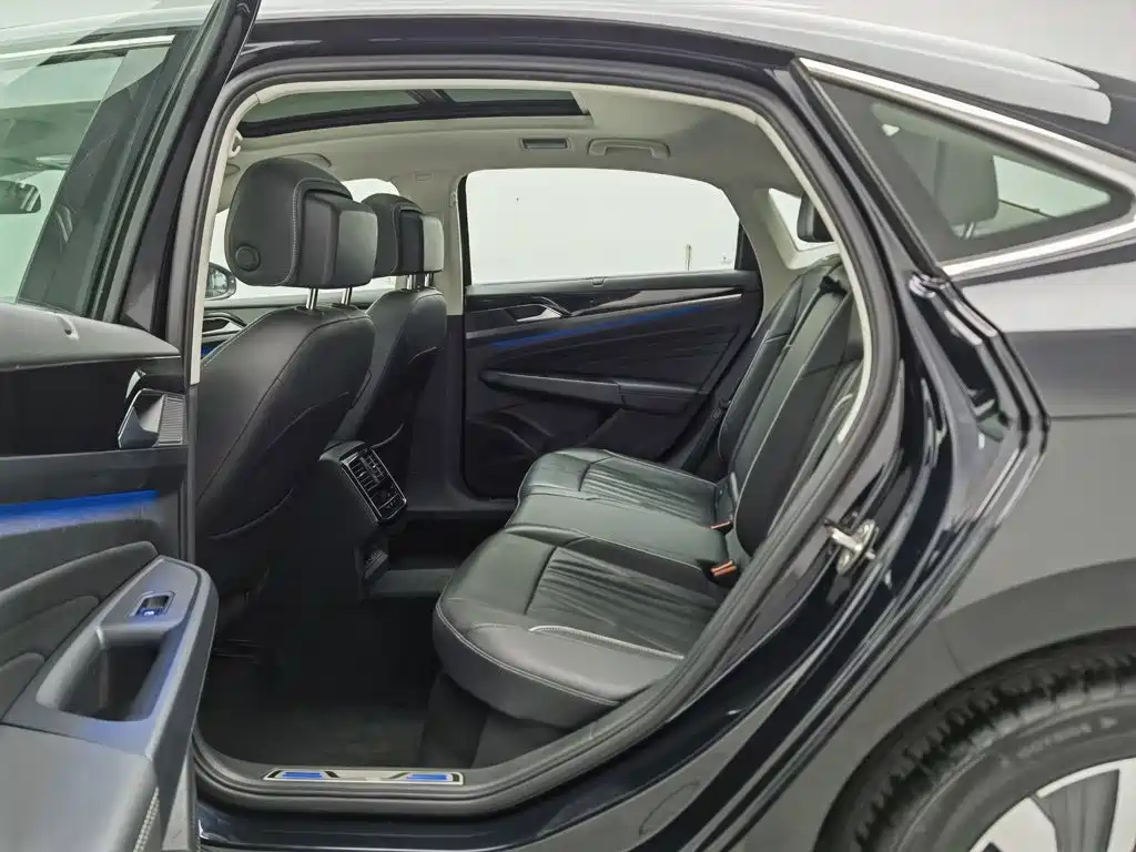 Volkswagen Passat PHEV — миниатюра 15