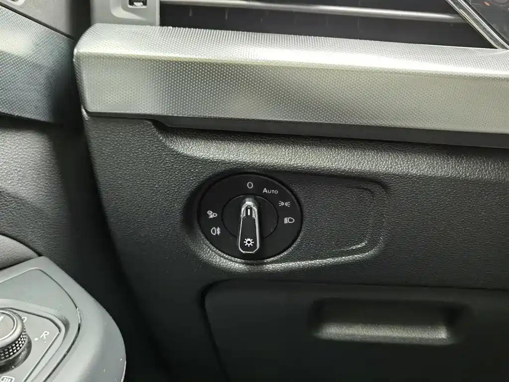 Volkswagen Passat PHEV — миниатюра 21