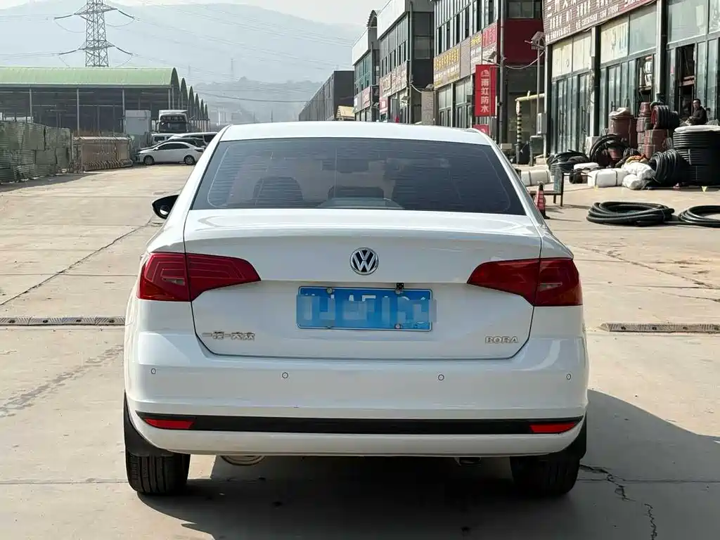 VOLKSWAGEN BORA
