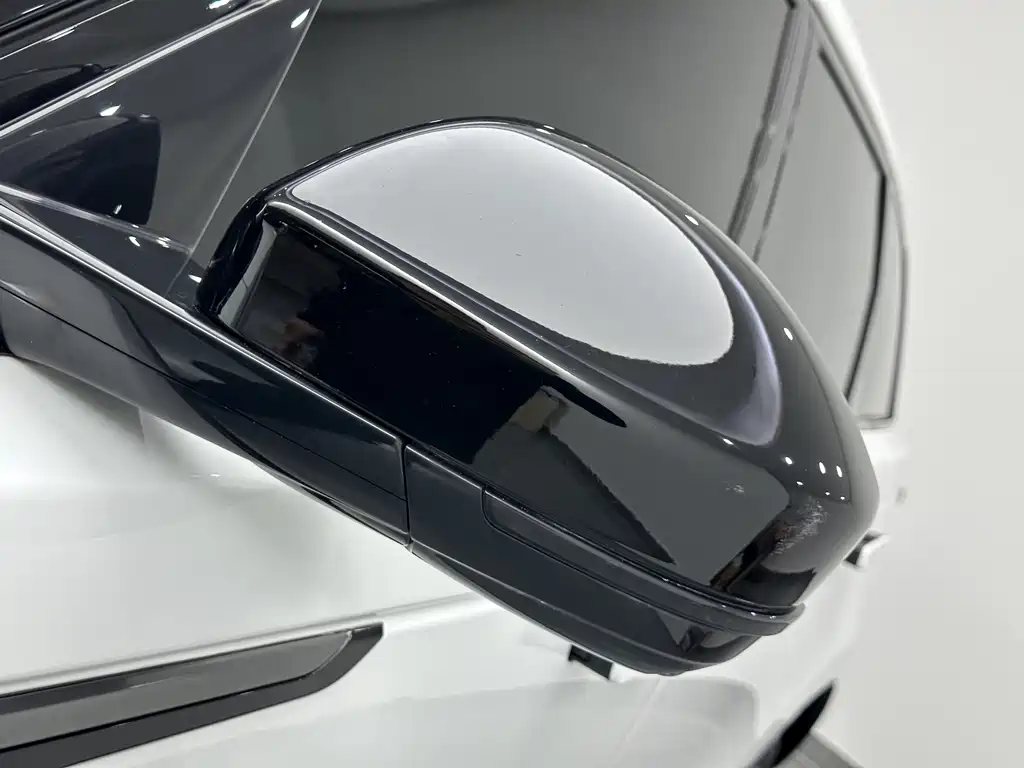 Land Rover Velar — миниатюра 21