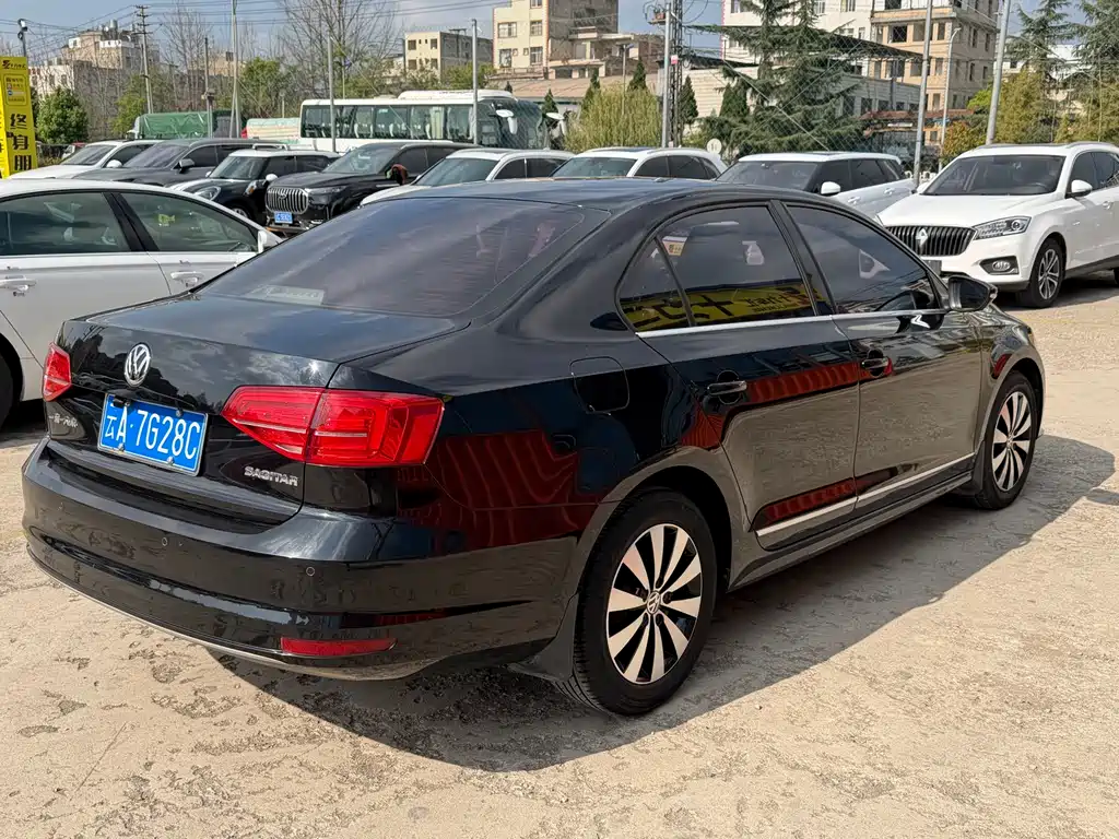 Volkswagen Sagitar 2017 180TSI AT Premium