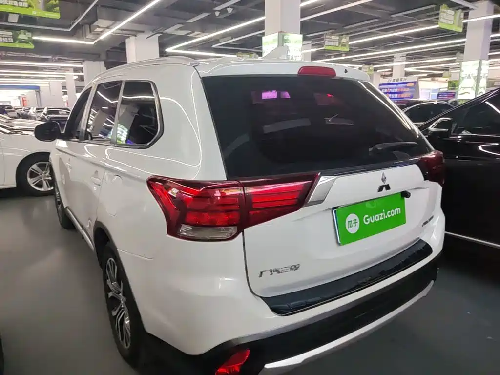 Mitsubishi Outlander — миниатюра 5