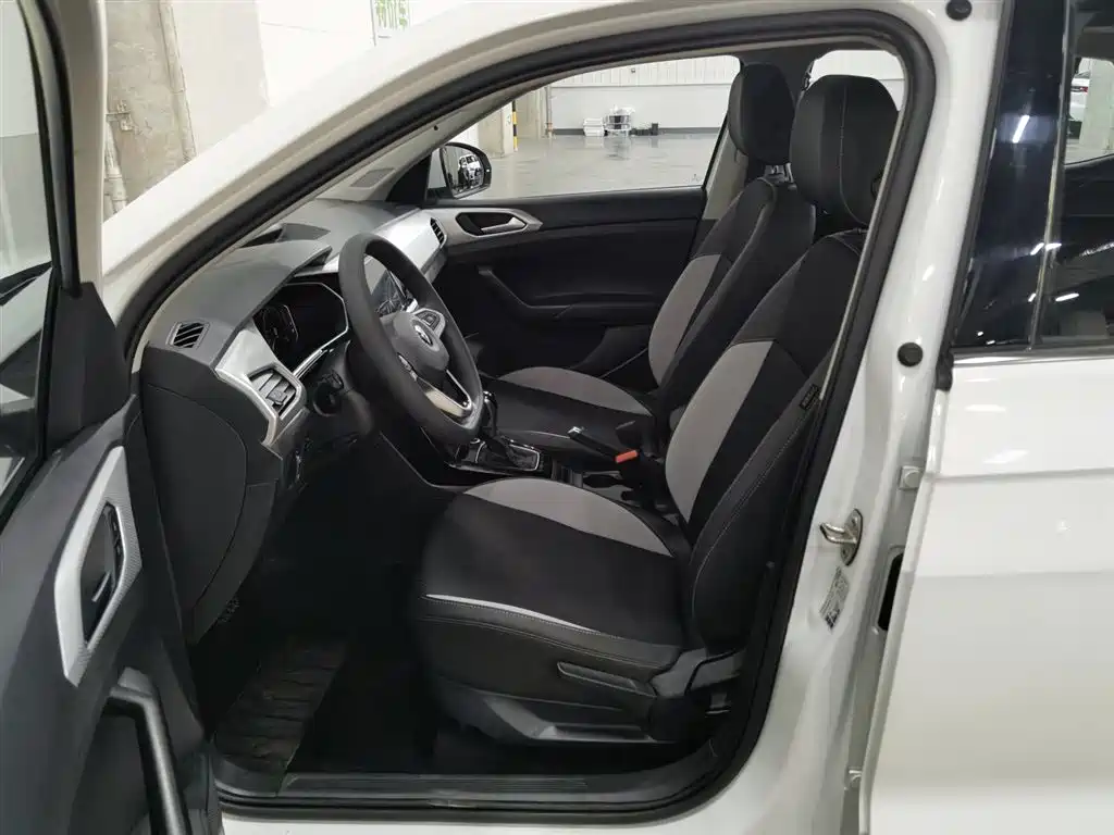 Volkswagen Tacqua 2021 1.5L AT Smart Connect