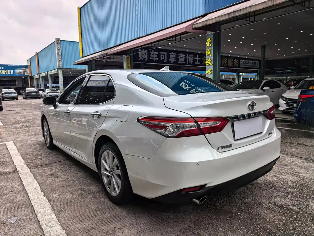 Toyota Camry — миниатюра 12