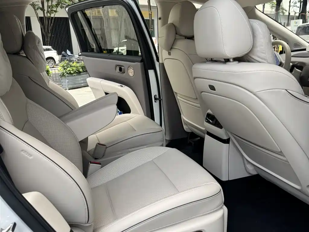 Li Auto i8 2025 Standard