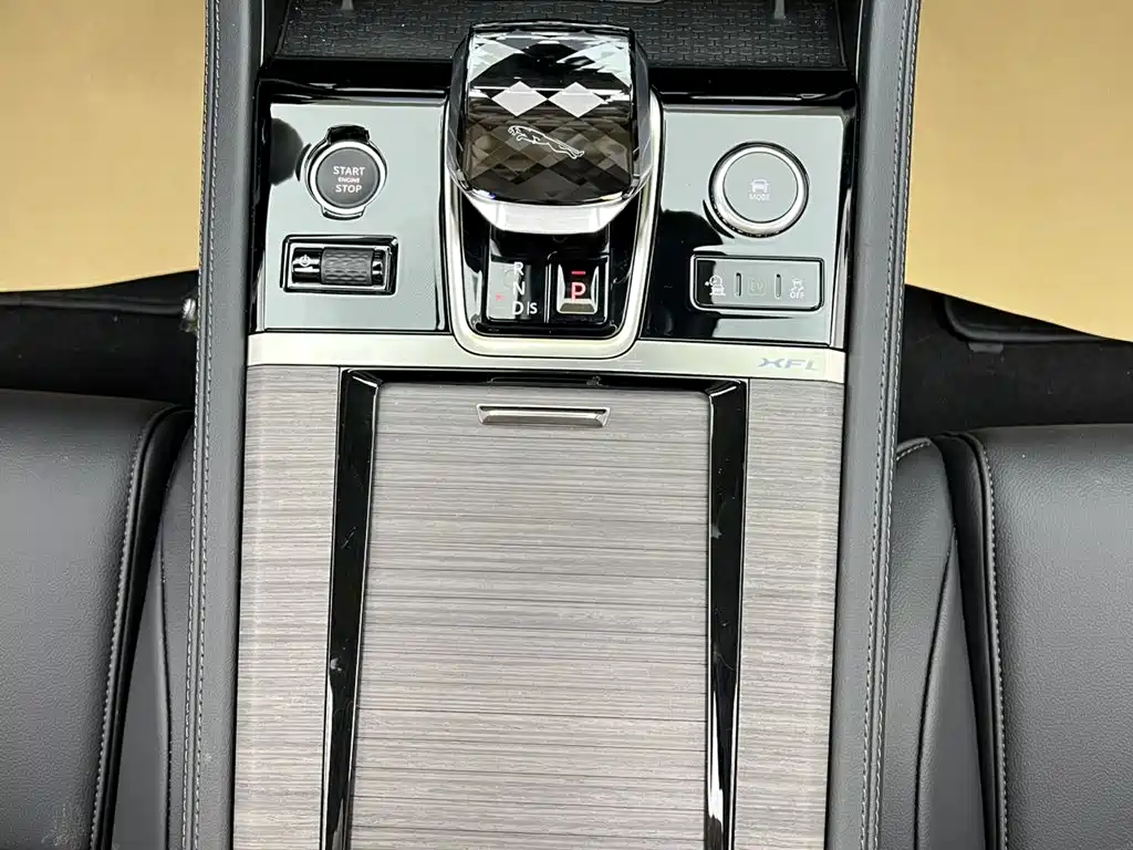 Jaguar XFL — миниатюра 28