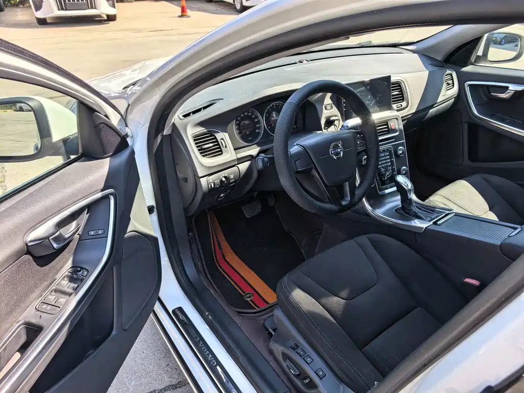 Volvo V60 — миниатюра 4