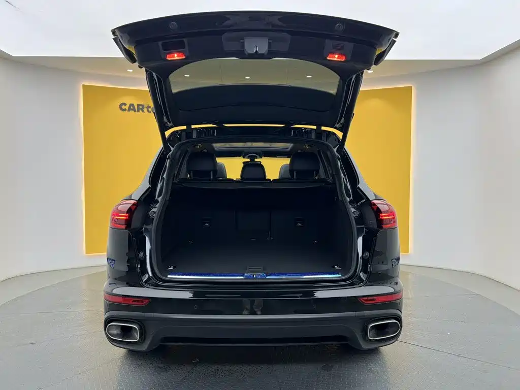 Porsche Cayenne — миниатюра 10