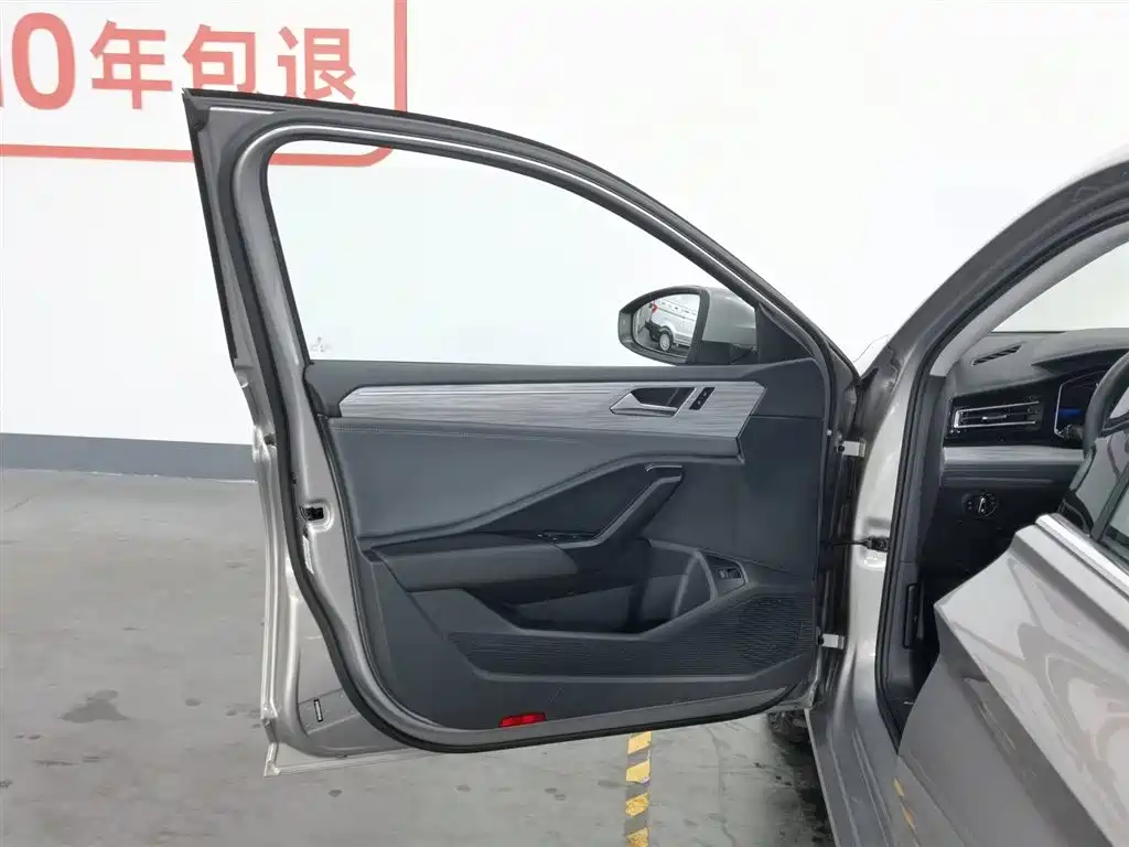 Volkswagen Sagitar 2023 300TSI DSG