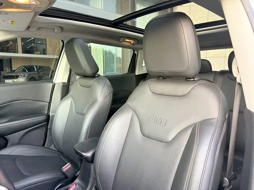 Jeep Compass — миниатюра 12