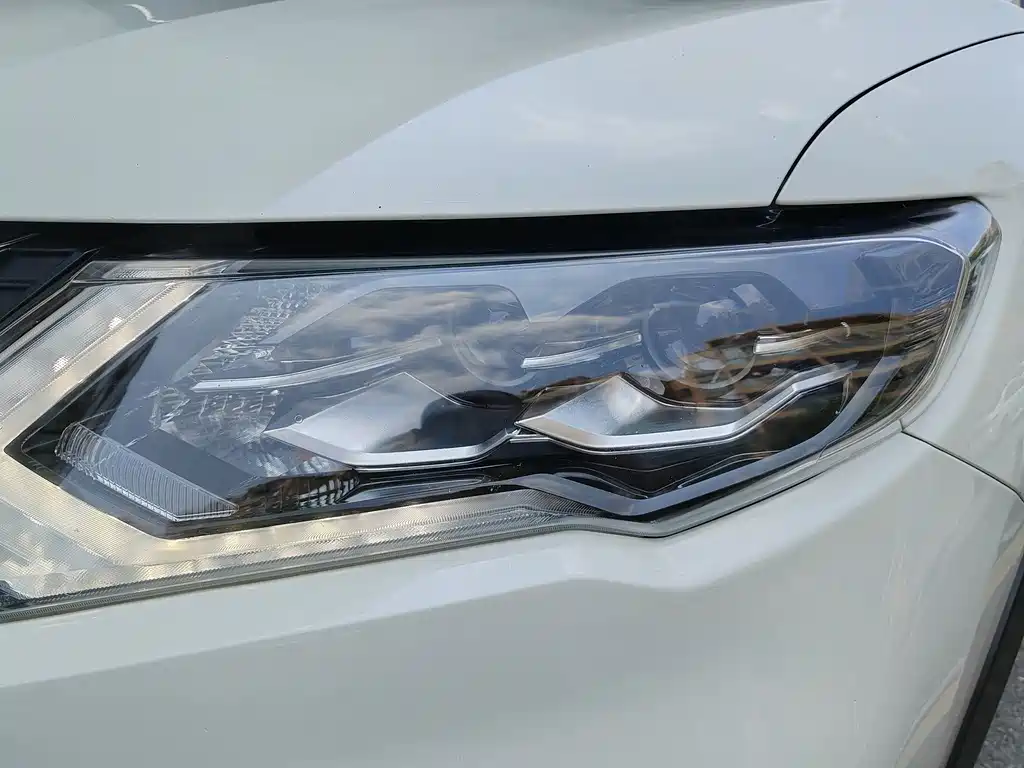Nissan X-Trail — миниатюра 11
