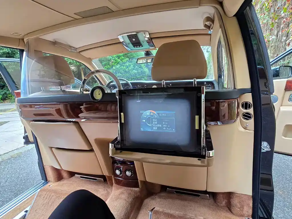 Rolls-Royce Phantom — миниатюра 11