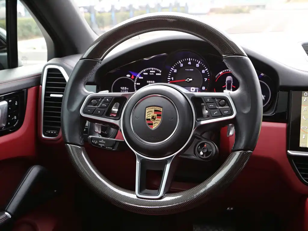Porsche Cayenne — миниатюра 5
