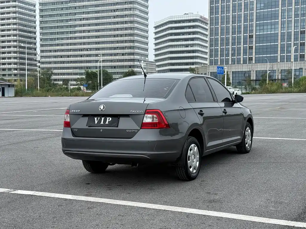 Skoda Rapid — миниатюра 4