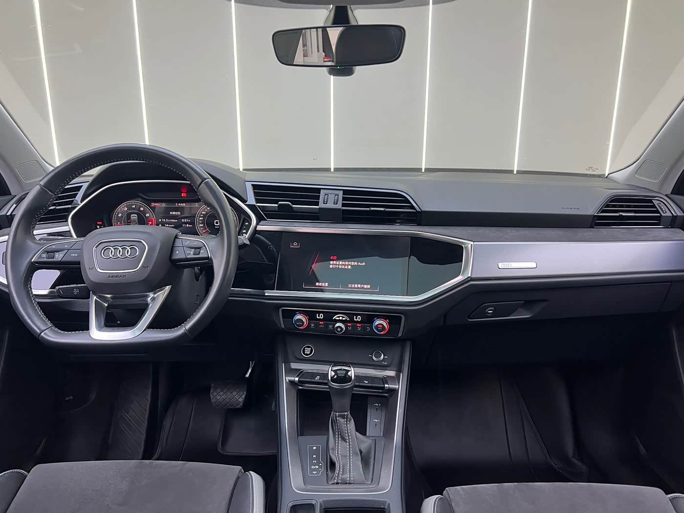Audi Q3 1.4 л 2022 г. Белый, пробег 39000 км