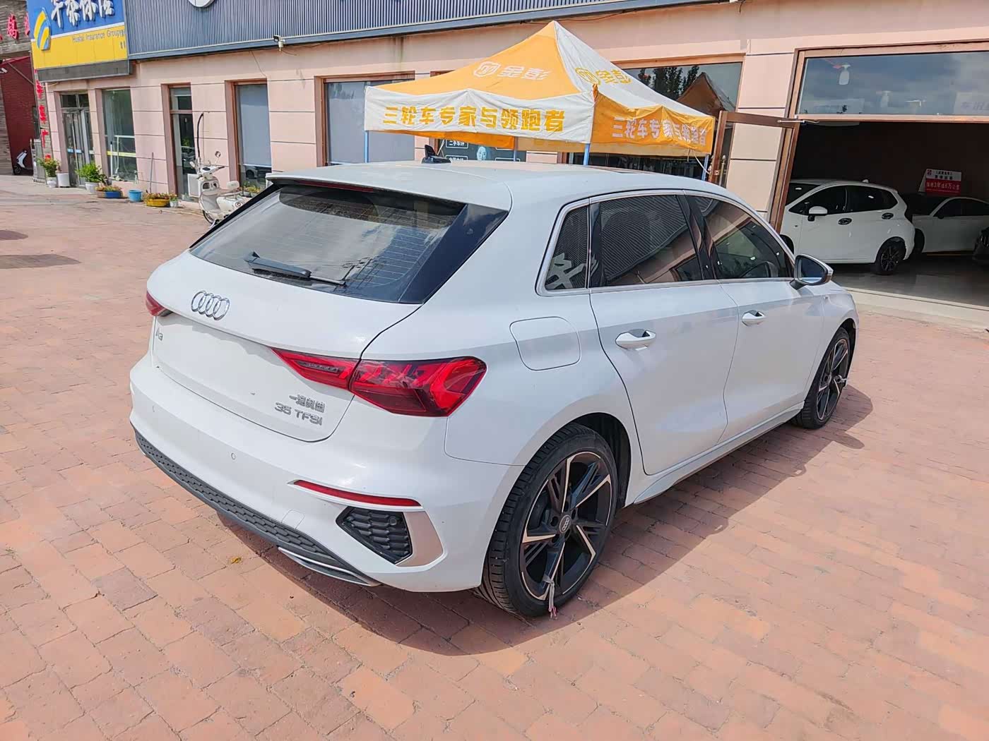 Audi A3 1.4 л 2022 г. Белый, пробег 16000 км