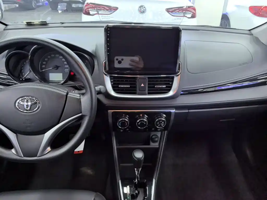 Toyota Yaris L — миниатюра 13
