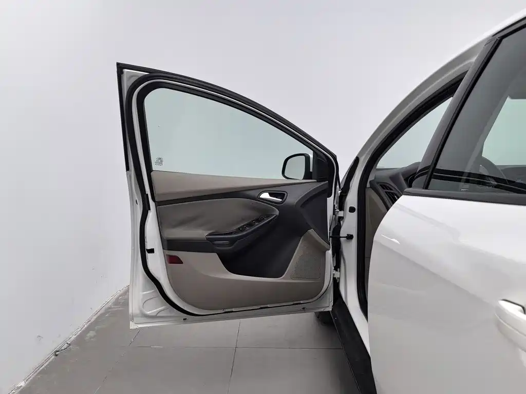 Ford Focus — миниатюра 8