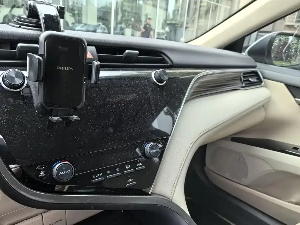 Toyota Camry 2019 2.0G Luxury V