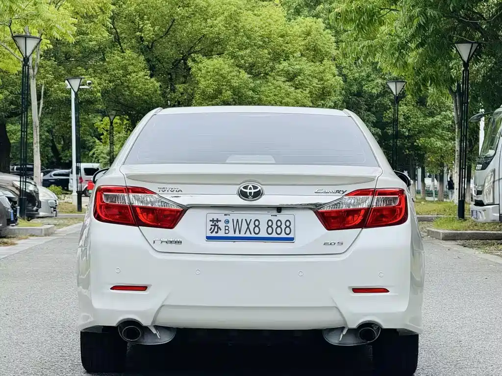 Toyota Camry — миниатюра 5