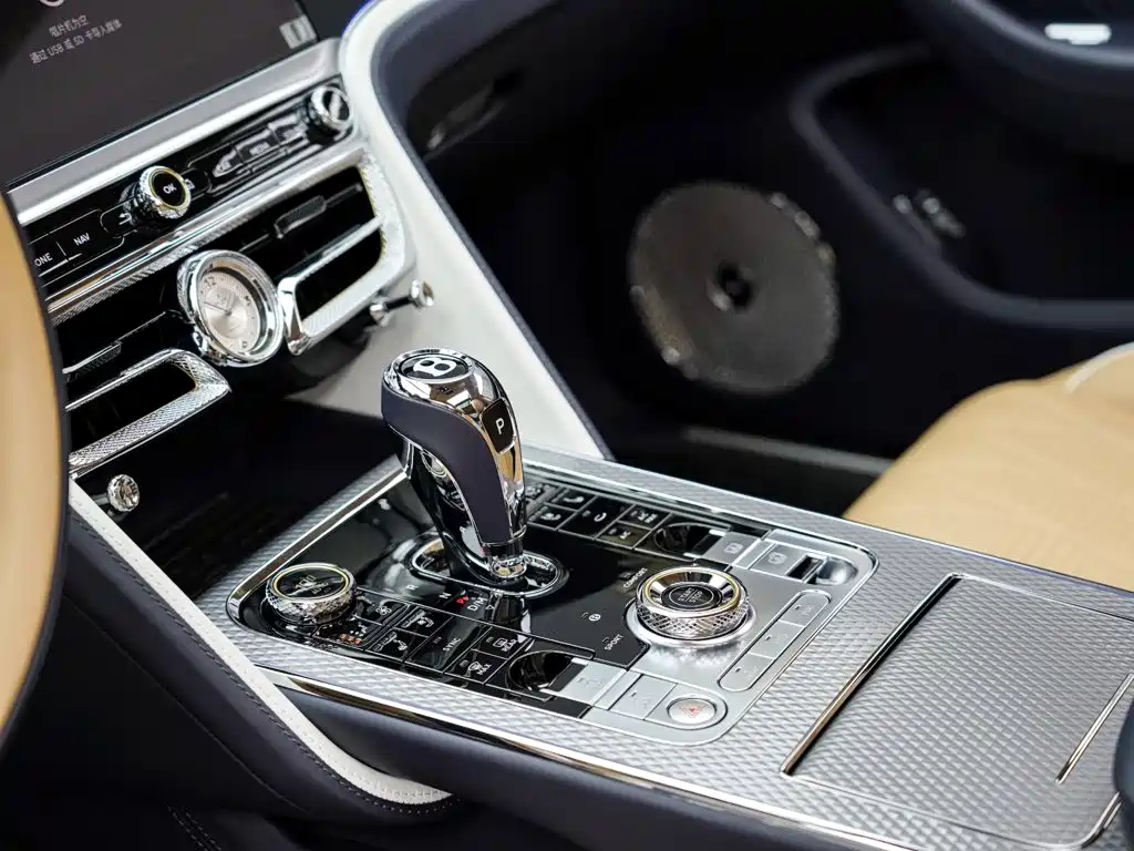Bentley Flying Spur PHEV — миниатюра 9