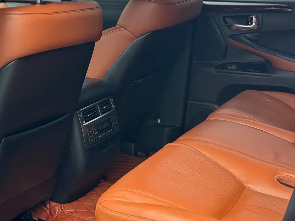 Lexus LX — миниатюра 8