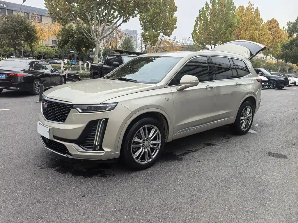 CADILLAC XT6