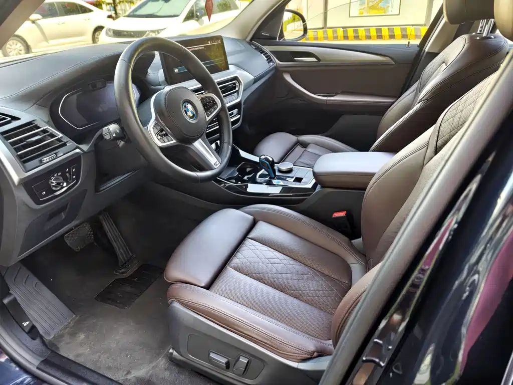 BMW iX3