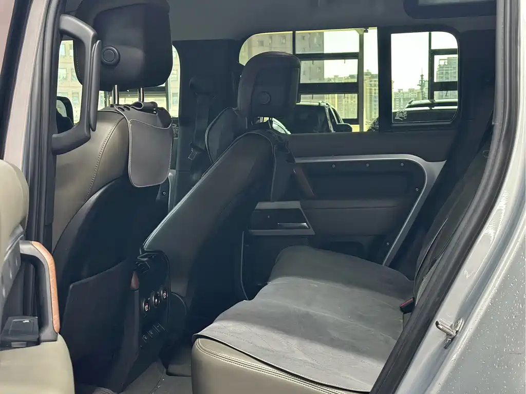 Land Rover Defender — миниатюра 6