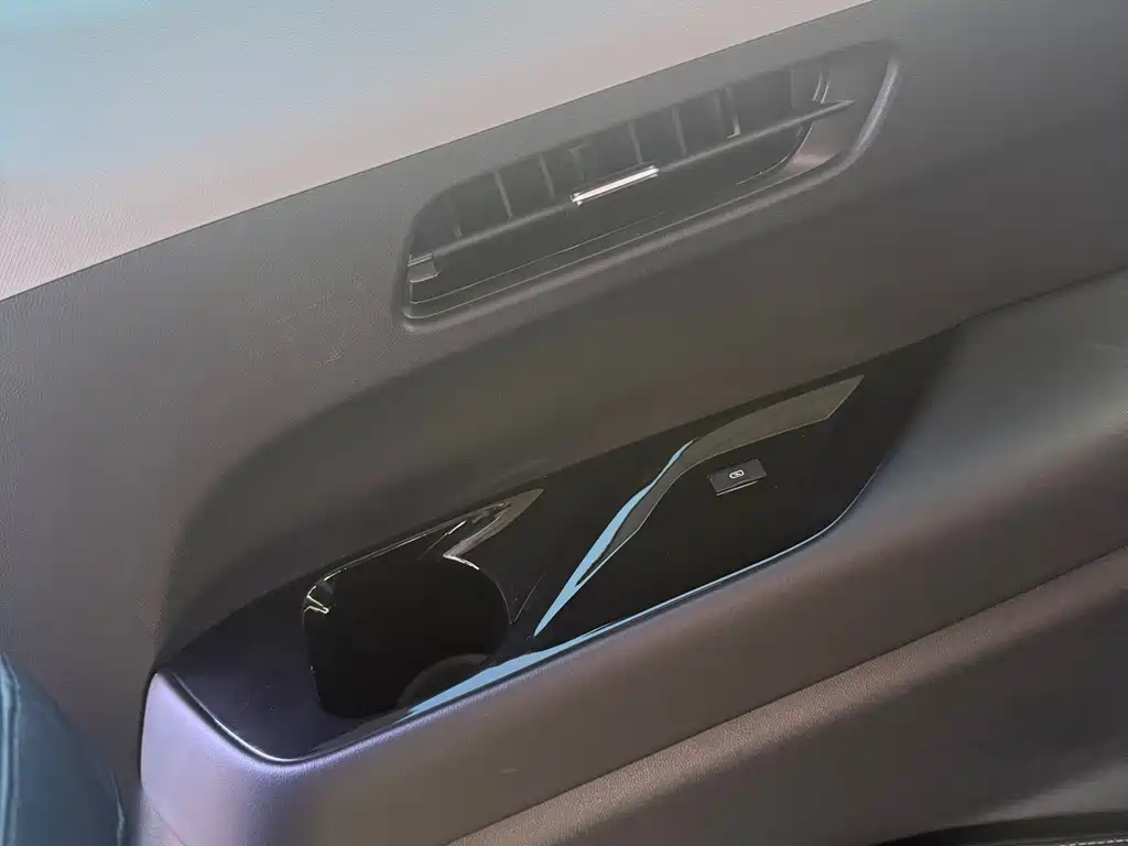 Wuling Jiachen — миниатюра 18