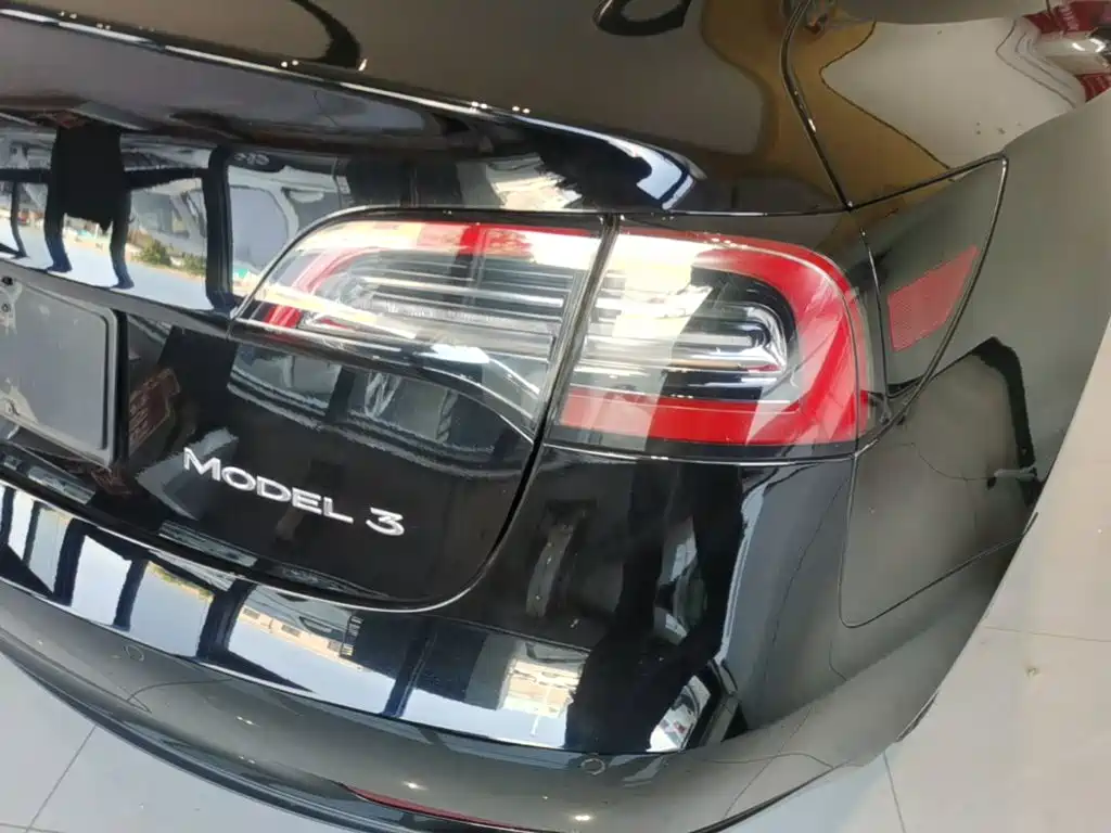 Tesla Model 3 — миниатюра 8