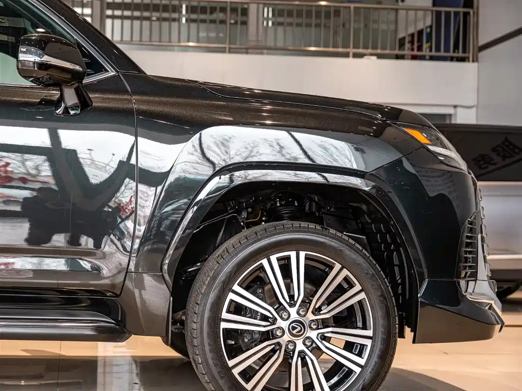 Lexus LX 2023 600