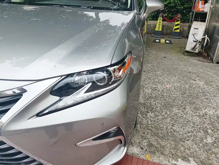Lexus ES 2017 300h Mark Levinson Comfort
