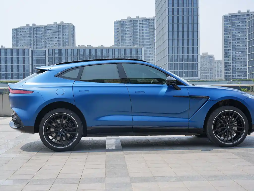 Aston Martin DBX — миниатюра 4