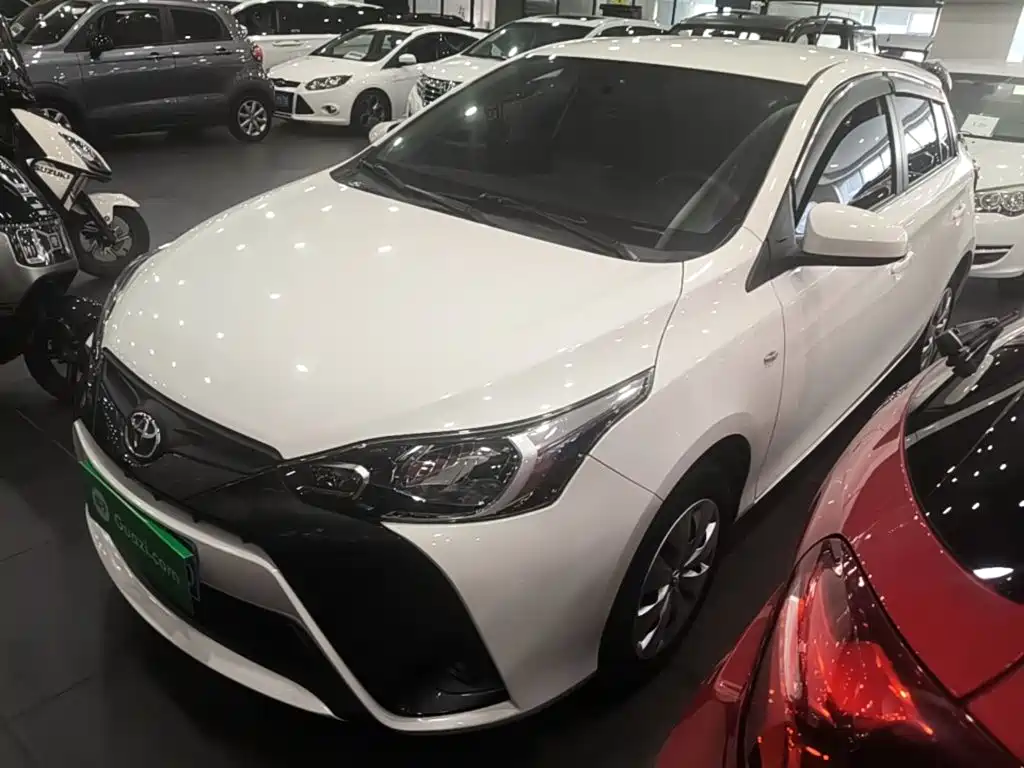 Toyota Yaris L — миниатюра 2