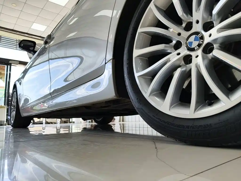 BMW 5 Series — миниатюра 22